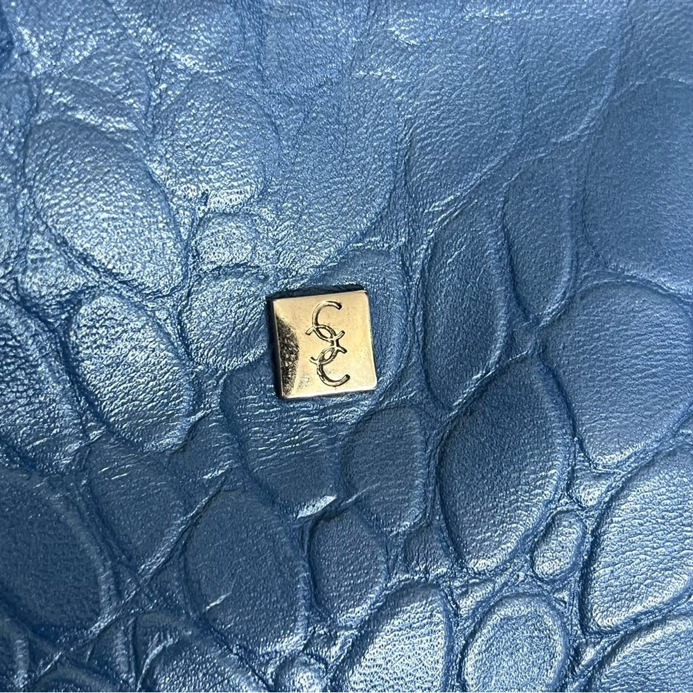 Carolina Crowley Milan Croc Embossed Blue Leather Bag With Silver Skull Charm - Picture 4 of 8